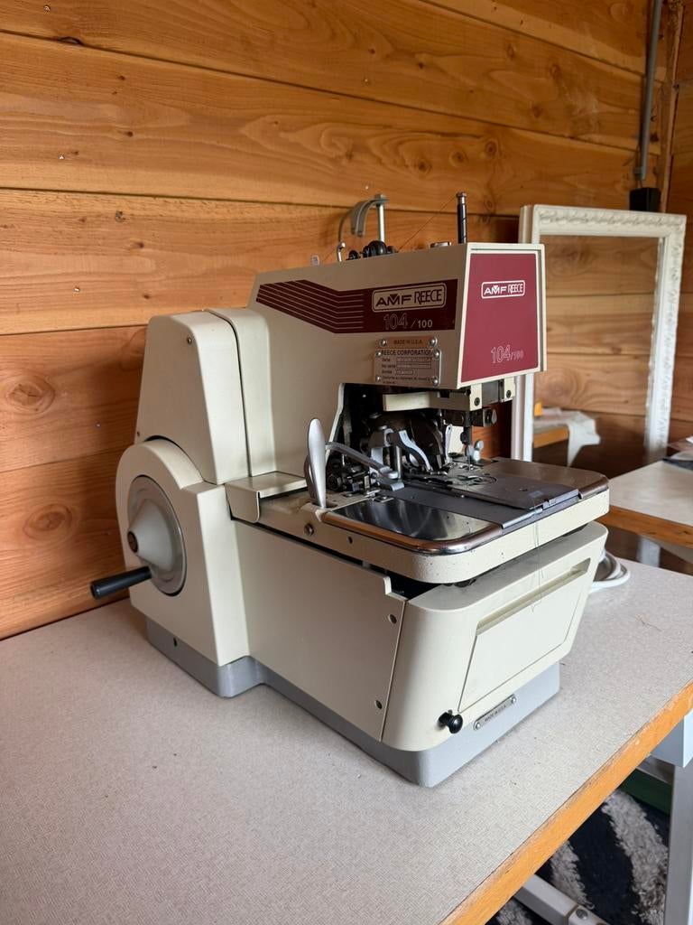 AMF Reece 104/100 Industrieel Oogknoopsgat Machine, Overige merken, Ophalen of Verzenden, Industrieel, Naaimachine