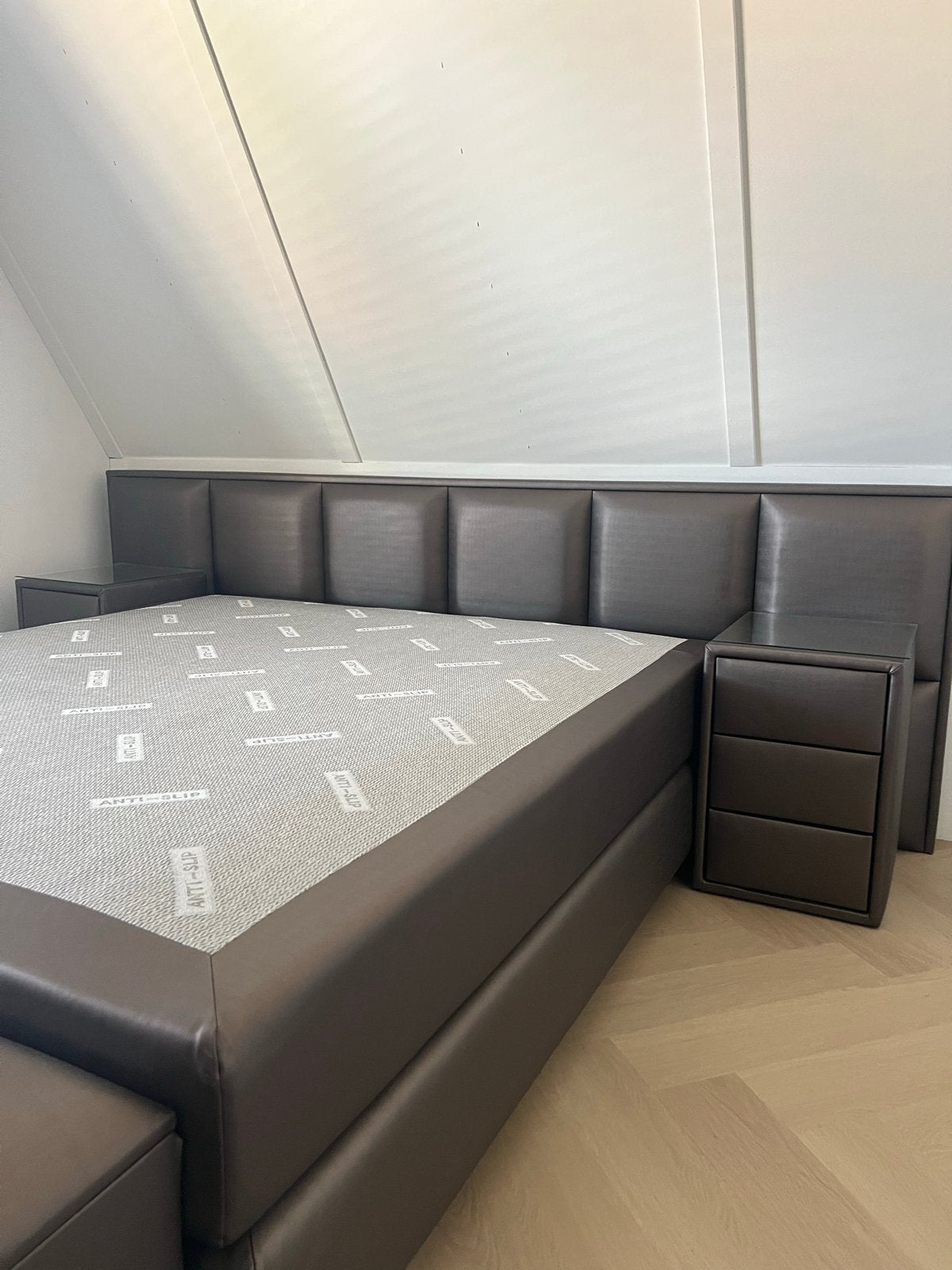 Boxspring met hoofdbord, voetbank en nachtkastjes - Gebruikt, Ophalen, Overige materialen, Gebruikt, Bruin