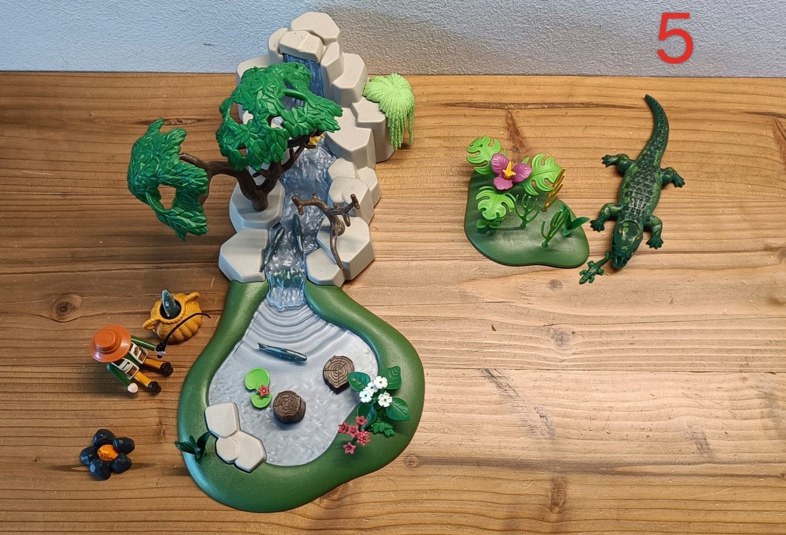 Playmobil waterval met man, kampvuur en dieren en planten, Ophalen of Verzenden, Gebruikt, Complete set, Overige typen