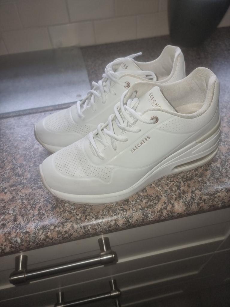 Skechers witte 39 dames sneakers - Zo goed als nieuw, Skechers, Wit, Ophalen of Verzenden, Sneakers of Gympen