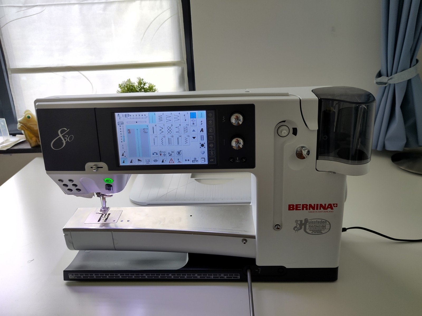 Bernina 830 Naai, ookBorduur en Quiltmachine met Borduurmodu, Hobby en Vrije tijd, Naaimachines en Toebehoren, Ophalen, Zo goed als nieuw