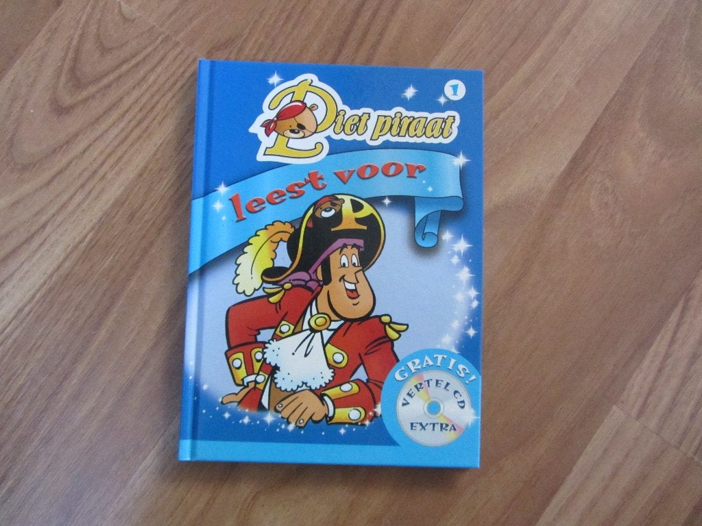 Piet Piraat boeken en dvd / Diverse verhalen studio 100, Ophalen of Verzenden, Zo goed als nieuw, Studio 100, Fictie algemeen