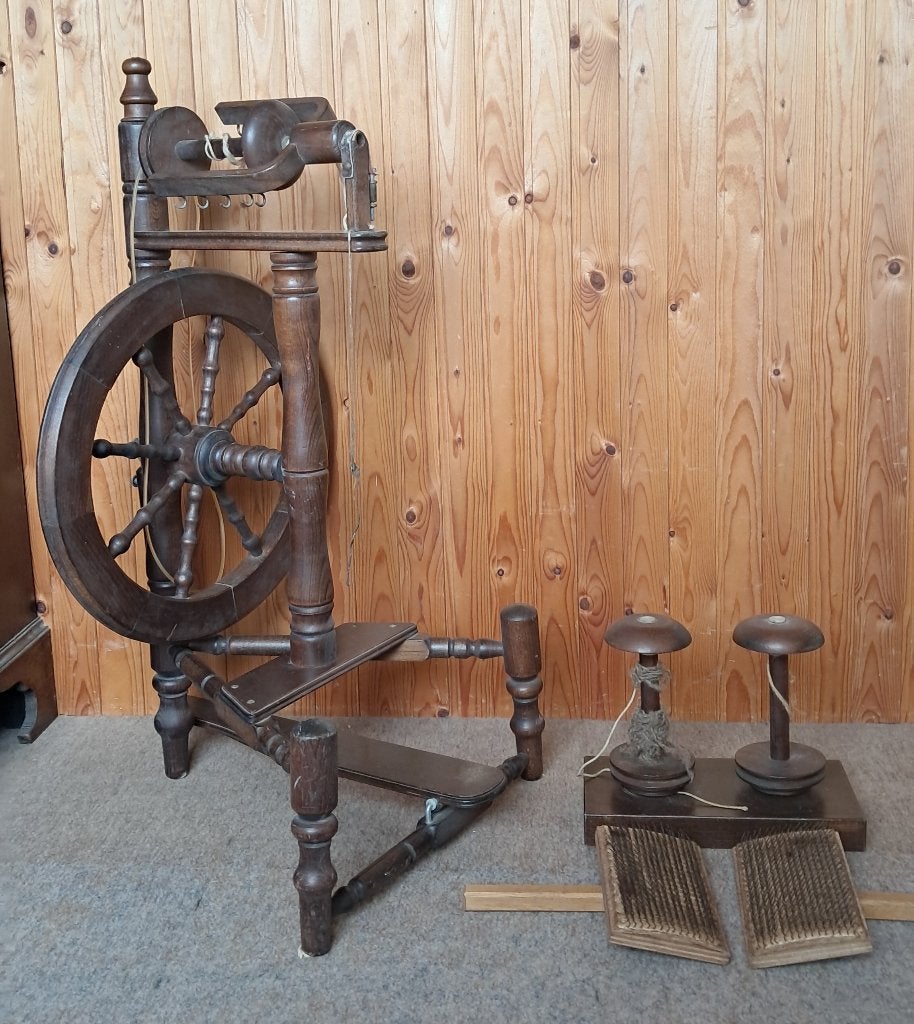 Complete Spinset: Spinnewiel, 2 Spoelwinders & Handkaarden, Ophalen, Gebruikt, Spinnewiel