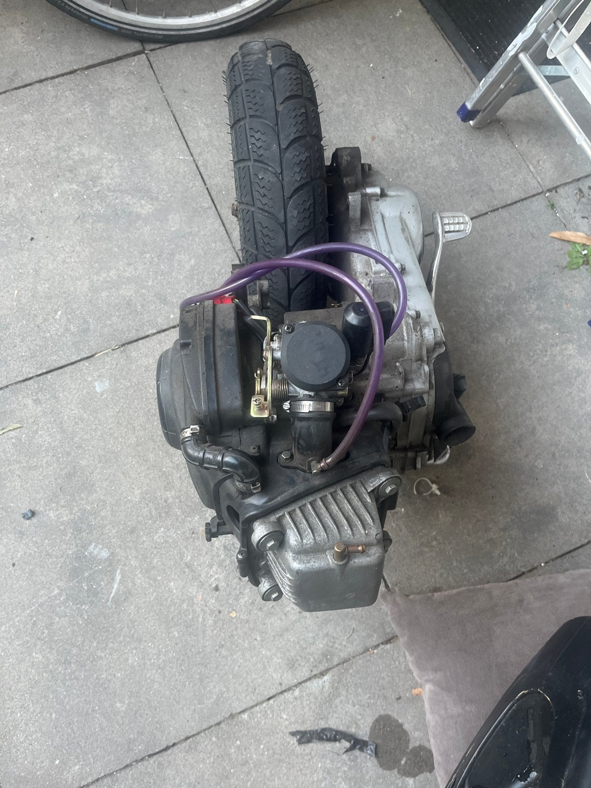 Vespa motorblok met carburateur en achterwiel 4takt, Fietsen en Brommers, Brommeronderdelen | Scooters, Ophalen, Gebruikt, Blok