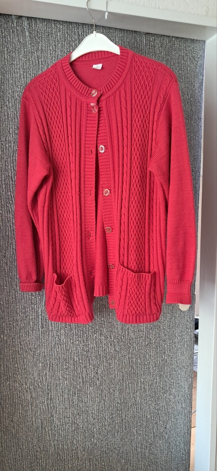 Rood gebreid vest met knopen en zakken, Maat 38/40 (M), Ophalen of Verzenden, Rood, Onbekend