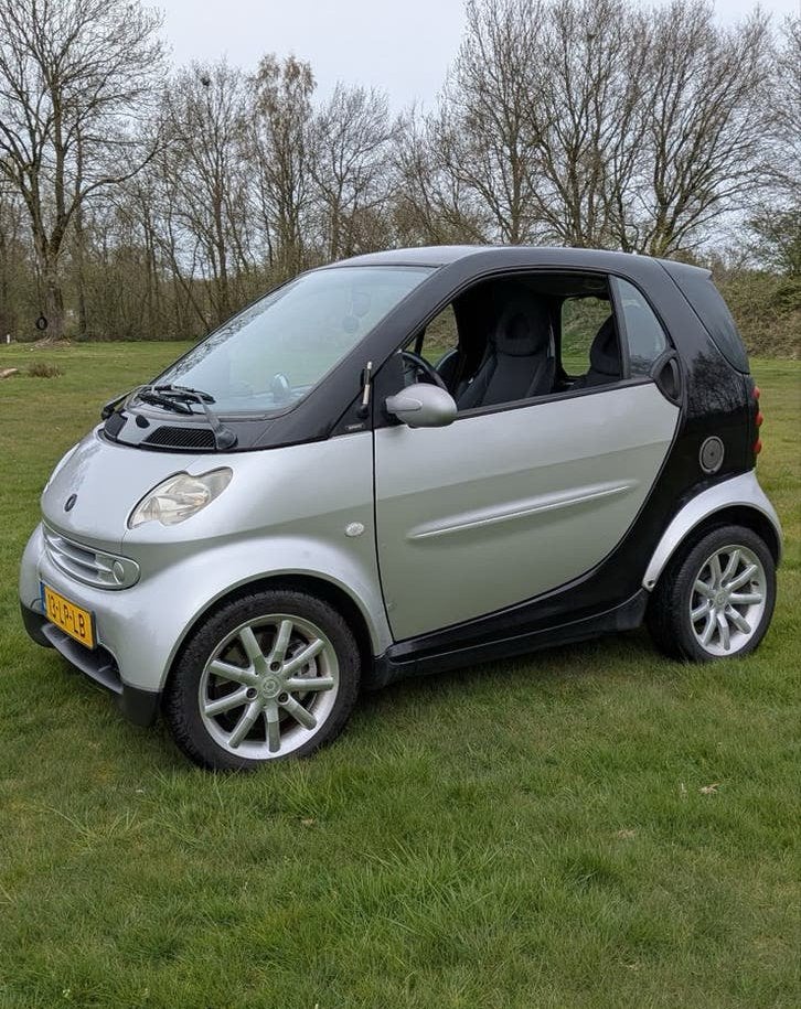 Smart 0.7 City Coupe 45KW AUT 2003 Zwart, Auto's, Smart, Achterwielaandrijving, 18 €/maand, 61 pk, Zwart