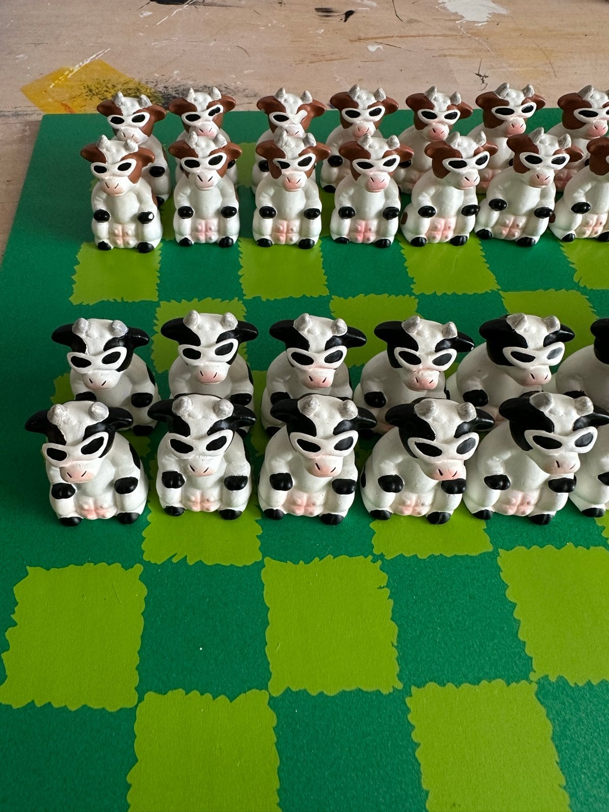 Silly Koeien Damspel - Compleet met 40 Koeien & Bord, Een of twee spelers, Ophalen of Verzenden, Gebruikt