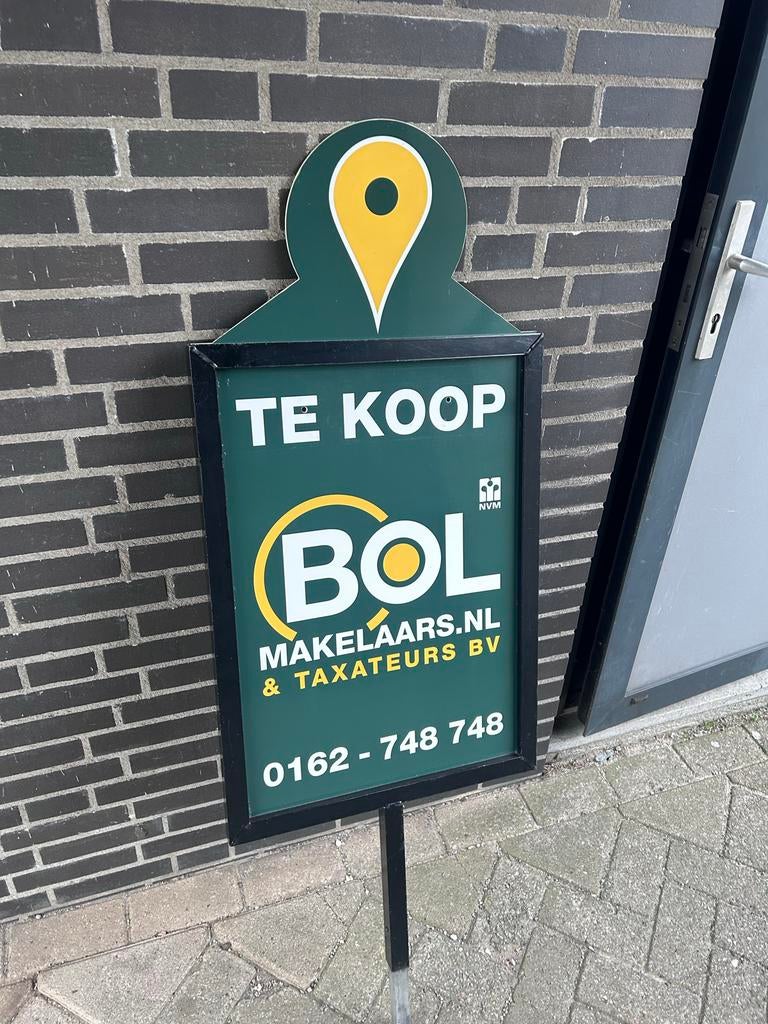 Inventaris makelaarskantoor, Ophalen