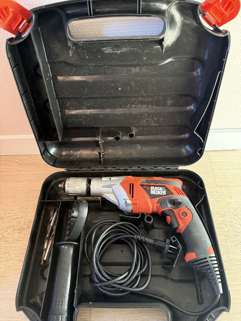 Black & Decker Boormachine met Koffer en Houtboren, Boormachine, Gebruikt, Ophalen of Verzenden, Minder dan 400 watt