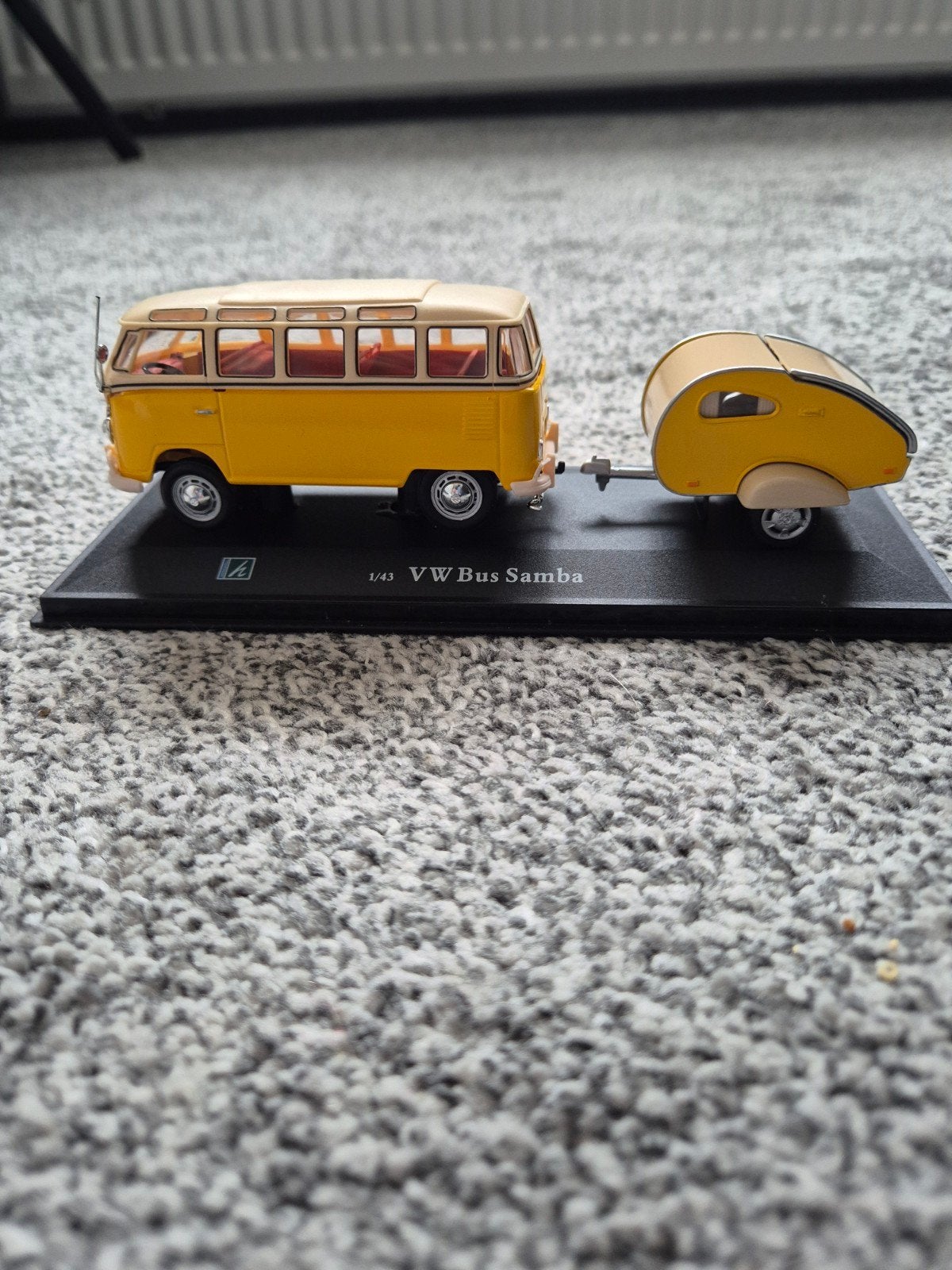 VW Bus Samba met caravan schaalmodel 1/43, Ophalen of Verzenden, Zo goed als nieuw, Overige typen