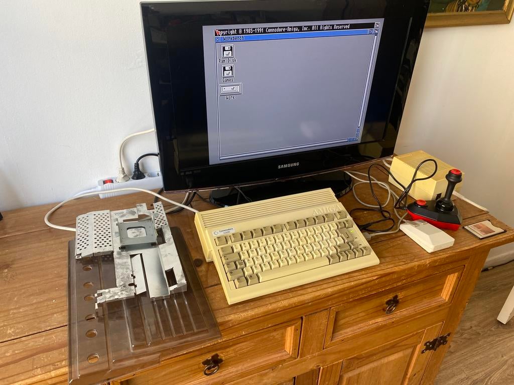 Amiga 600 (6 mb ram),Compact Flash kaart 8 gb vol met spelen, Computers en Software, Vintage Computers, Ophalen of Verzenden