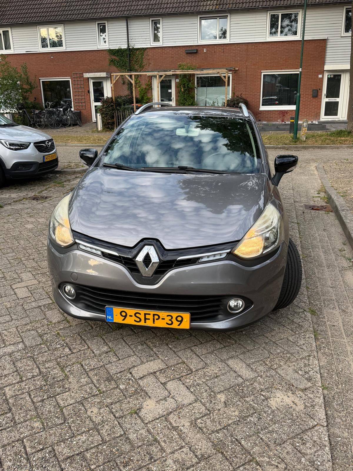 Renault Clio Energy TCe 90pk S&S 2013 Grijs, Auto's, Renault, Voorwielaandrijving, 898 cc, Zwart, Origineel Nederlands