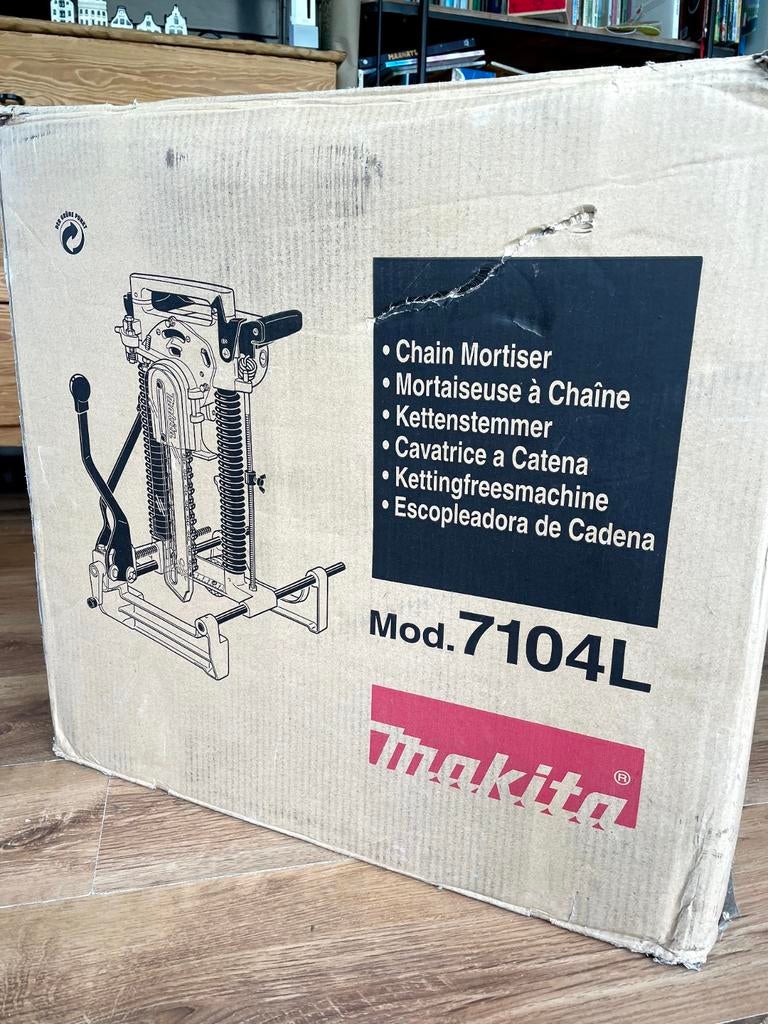 Makita 7104L Kettingfrees - nieuw, Doe-het-zelf en Verbouw, Ophalen of Verzenden, Zo goed als nieuw, Makita, Kettingfrees