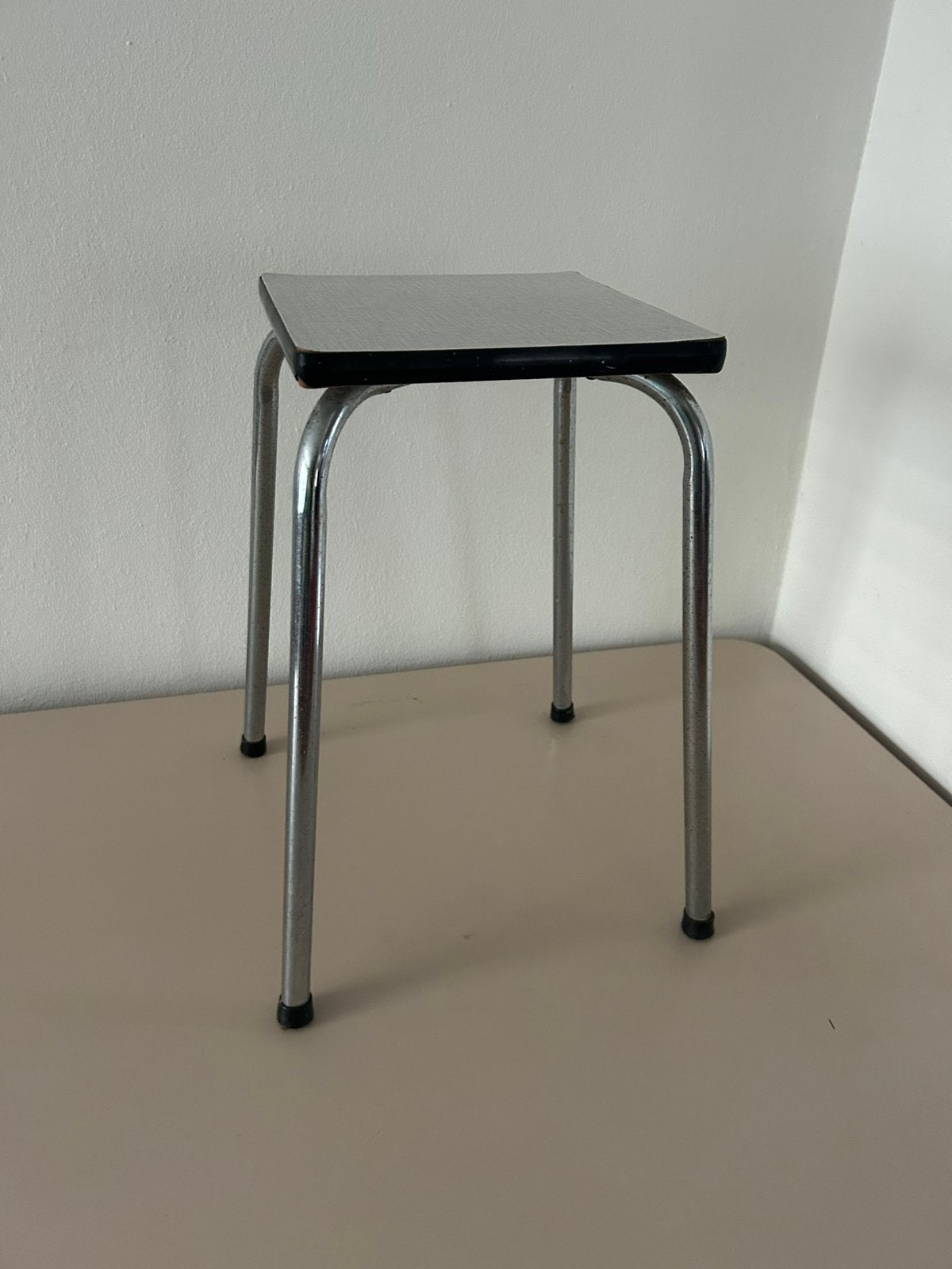 Vintage Formica Krukje Jaren '70 - 44,5 cm Hoog, Ophalen of Verzenden, Gebruikt, Overige materialen