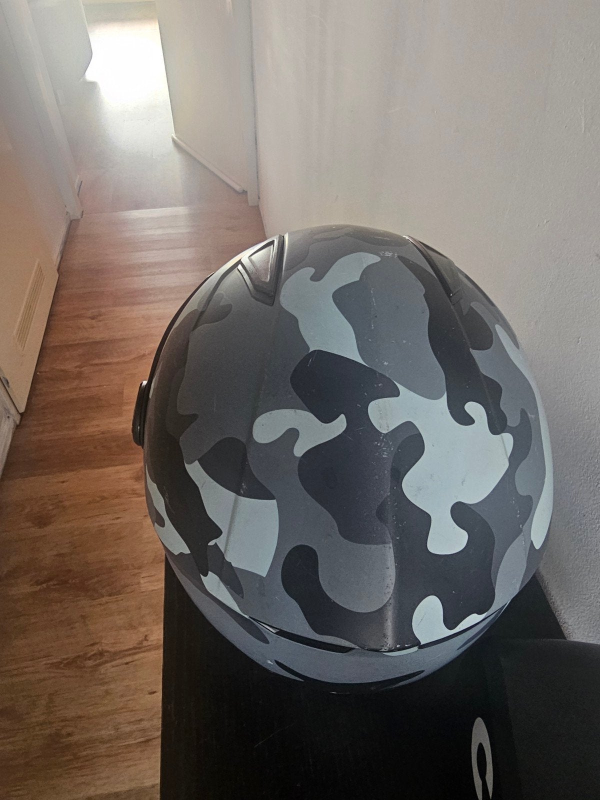 Helm met camouflageprint, Fietsen en Brommers, Ophalen of Verzenden, Gebruikt, Medium, Onbekend