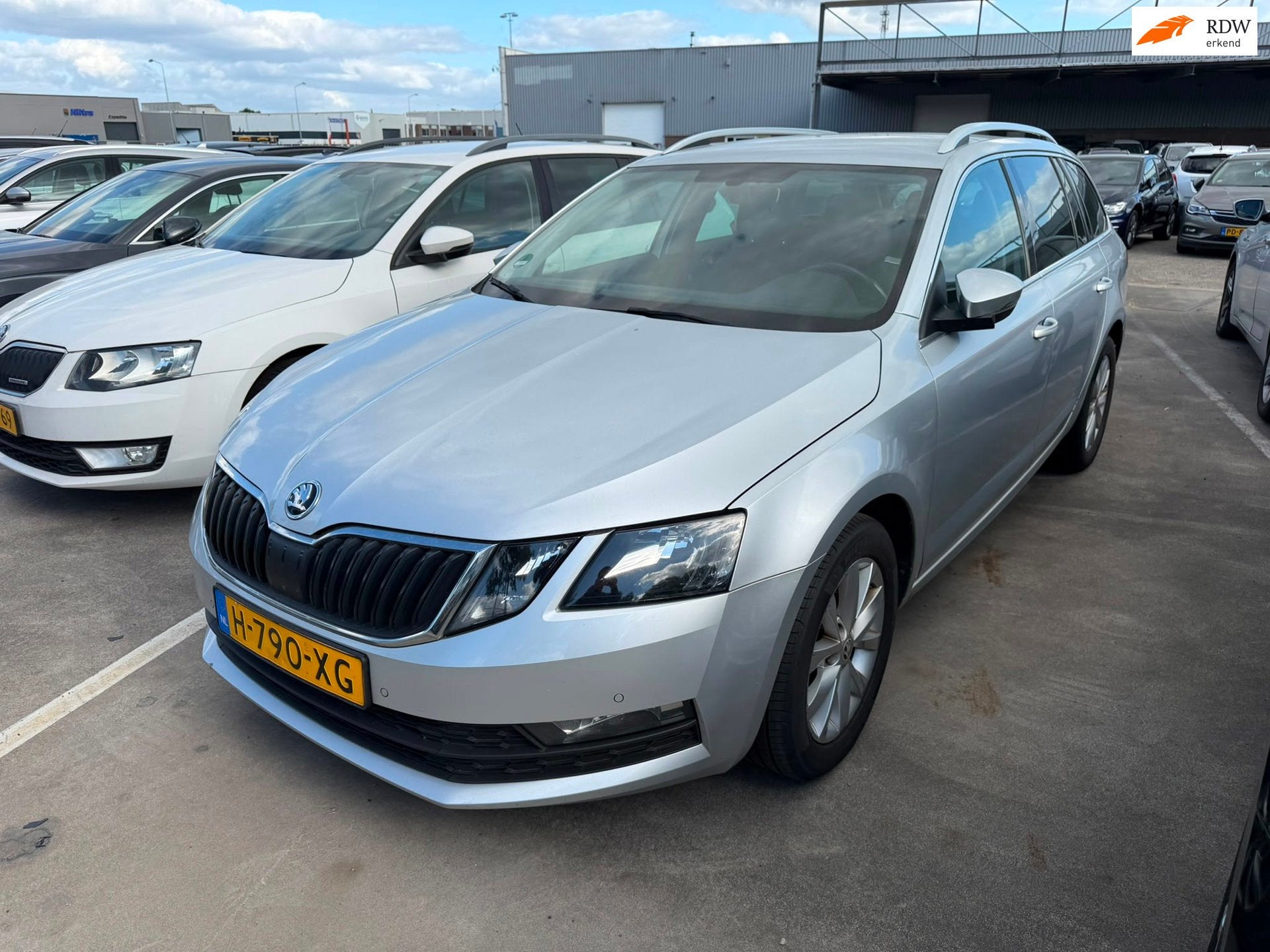 Skoda Octavia Combi 1.6 TDI Greentech Ambition Business, Auto's, Gebruikt, Euro 6, 4 cilinders, 116 pk
