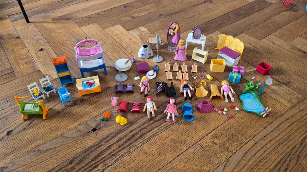 Grote Playmobil set met poppen, kleding en meubels, Kinderen en Baby's, Speelgoed | Playmobil, Ophalen of Verzenden, Gebruikt