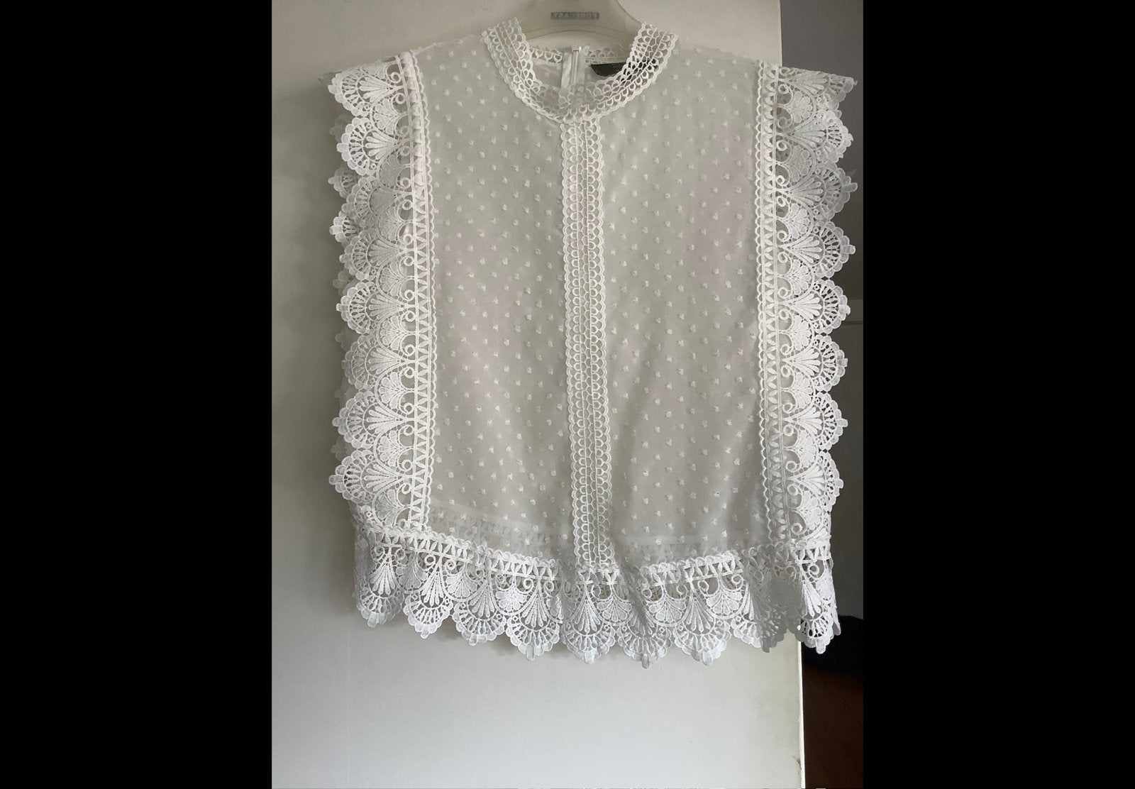 Prachtige nieuw tunirk topje / blouse Nikkie bij Kate Moos M, Kleding | Dames, Tops, Maat 38/40 (M), Verzenden, Wit, Nieuw