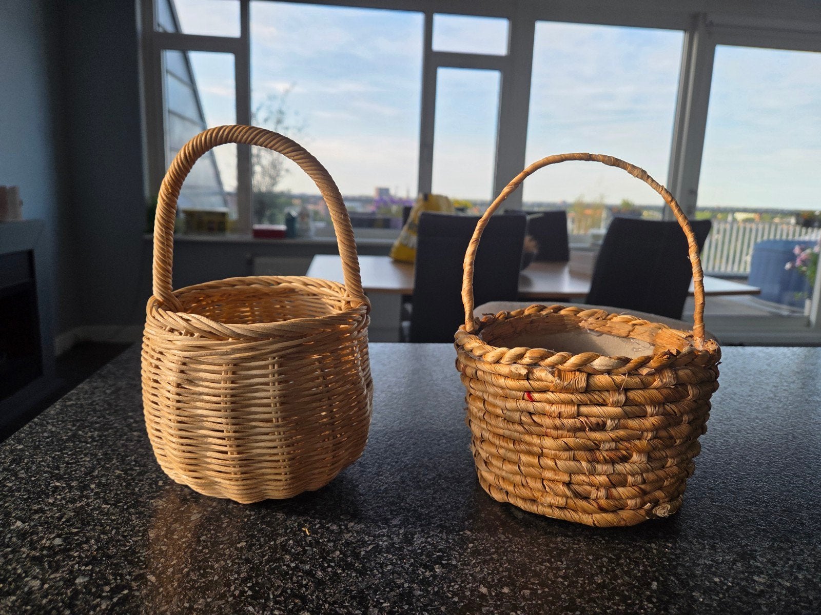 Rieten mandjes 2 stuks - 16x21 cm, Ophalen, Zo goed als nieuw, Bruin, Natuurlijk materiaal