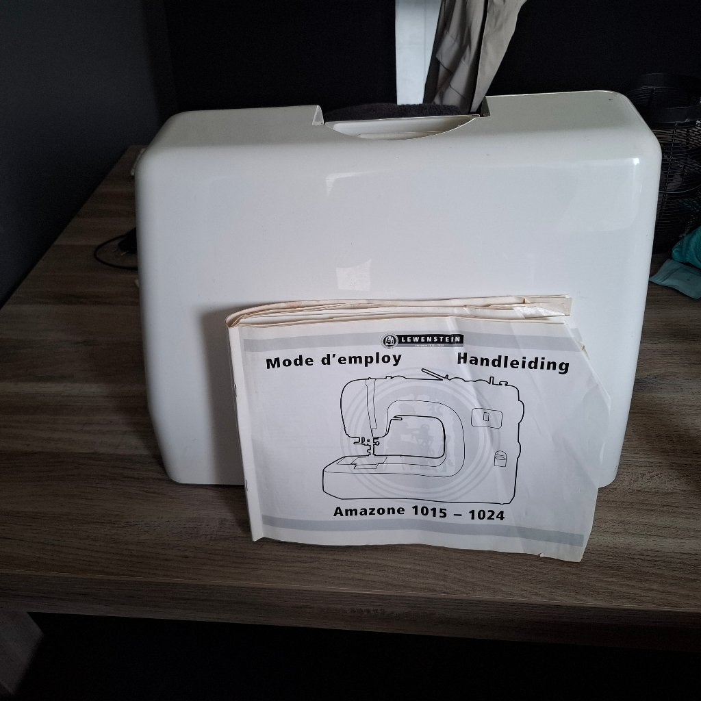 Zo goed als nieuwe Lewenstein Amazone naaimachine, Ophalen, Zo goed als nieuw, Naaimachine, Lewenstein