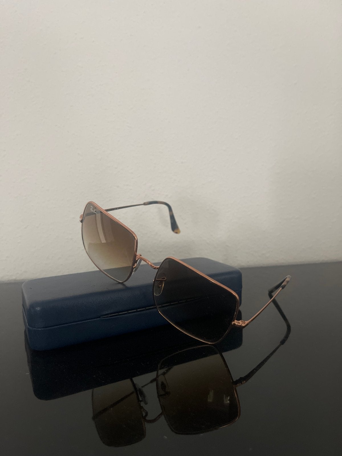 Ray-Ban Zonnebril - Goudkleurig met bruine glazen, Sieraden, Tassen en Uiterlijk, Zonnebrillen en Brillen | Dames, Zonnebril, Bruin