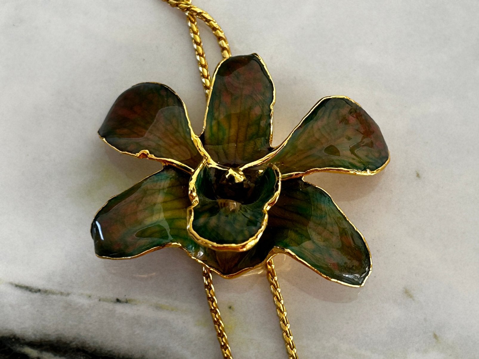 Verstelbare ketting goud met echte orchidee uit Thailand, Met hanger, Overige materialen, Nieuw, Ophalen of Verzenden