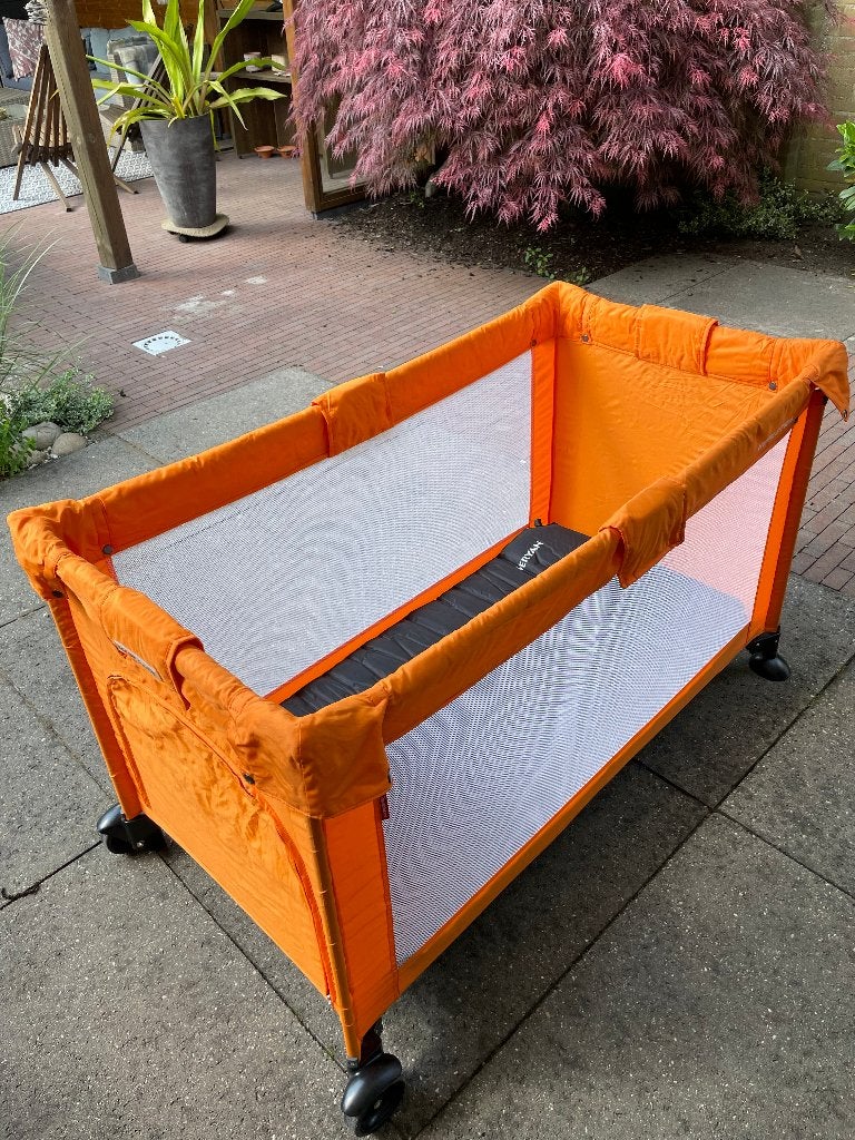 Koelstra Campingbed/reisbed-oranje, inklapbaar, Ophalen, Gebruikt, Reisbedje