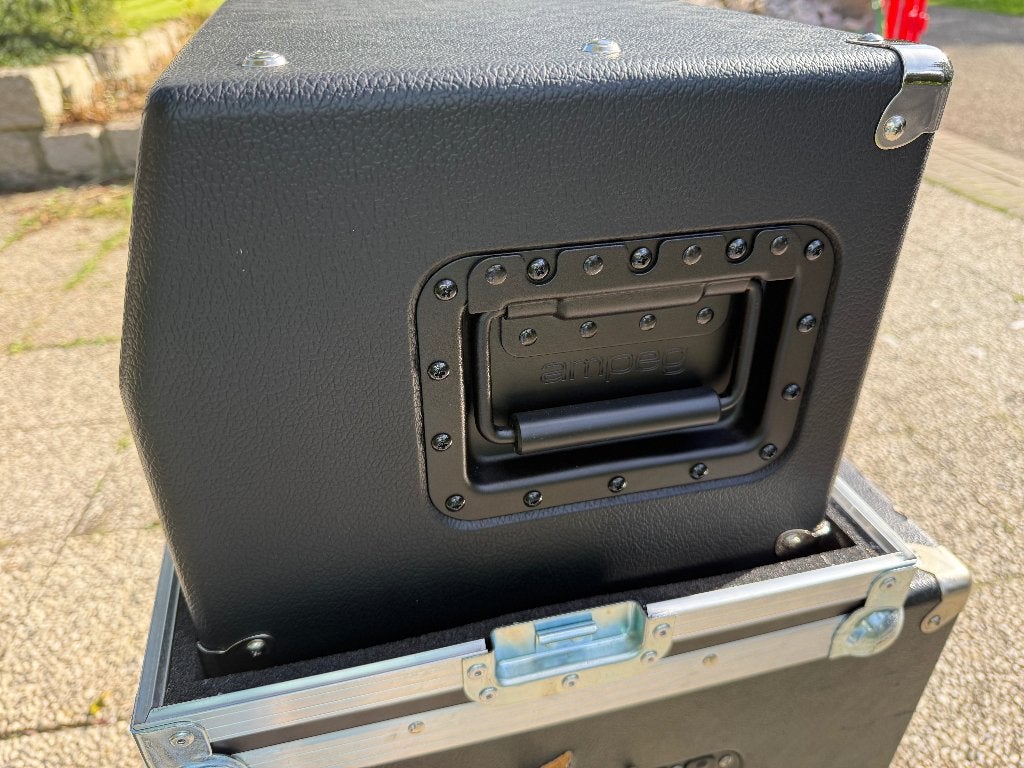 Foto 12 van ALS NIEUW: Ampeg SVT Heritage Bass Head met Flightcase