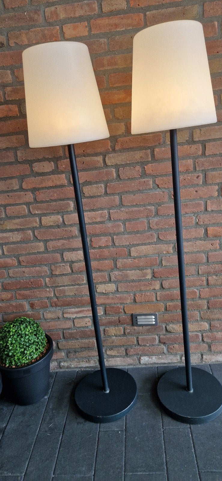 2 Oplaadbare Staande Lampen - 150 cm Hoog, 30 cm Diameter, Ophalen, Gebruikt, Kunststof, 100 tot 150 cm