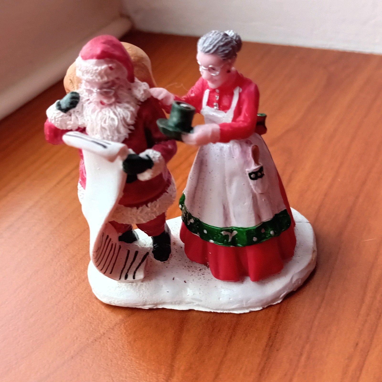 Lemax Chocolate To Go, Lemax figuur Kerstdorp, Ophalen of Verzenden, Zo goed als nieuw