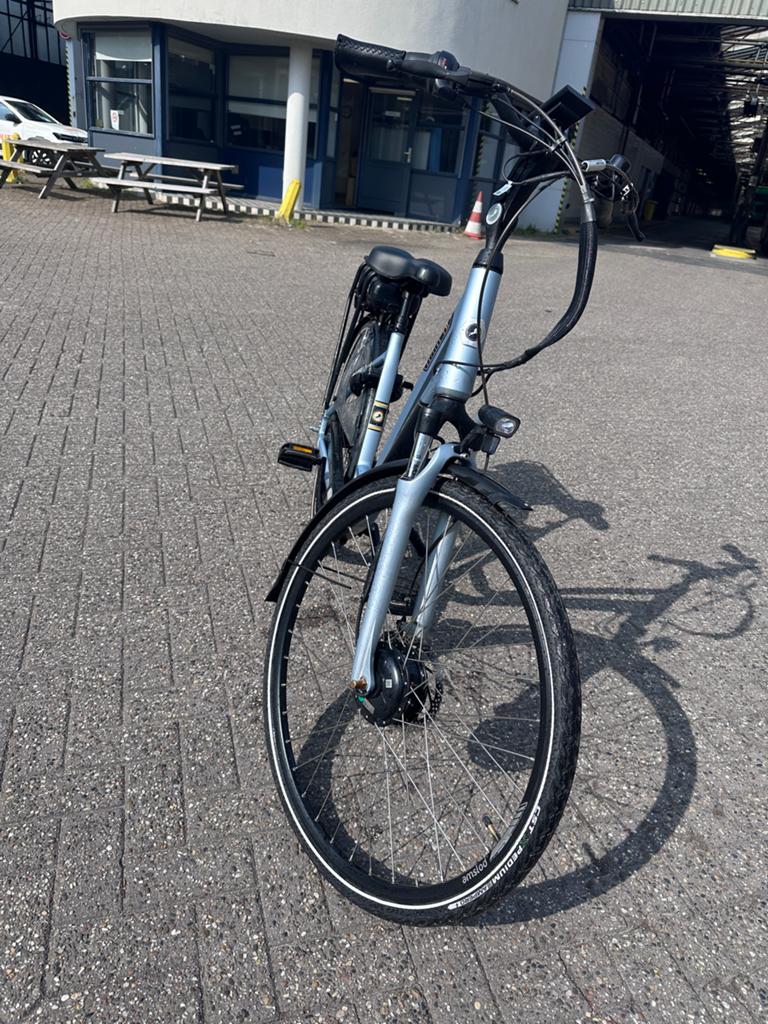 Amslod electrische dames fiets nieuwstaat, Zo goed als nieuw, 50 km per accu of meer, 55 tot 59 cm, Ophalen