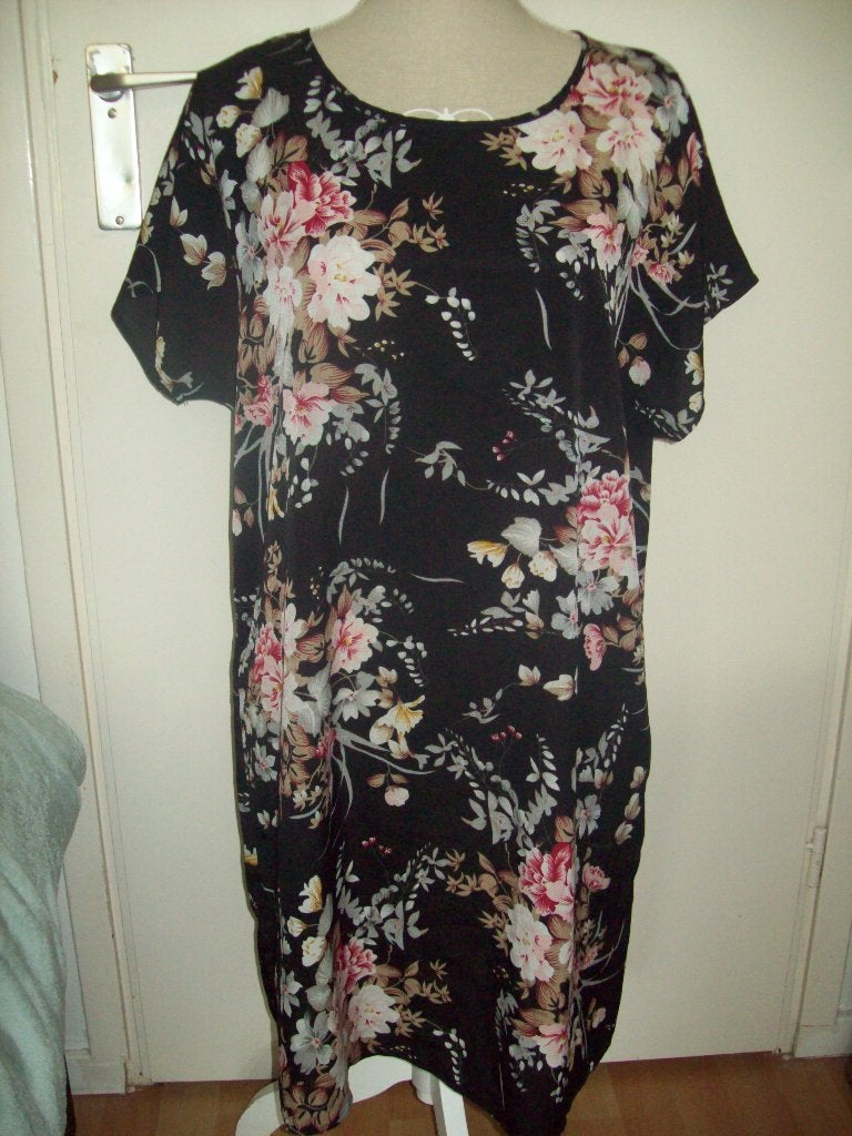 NIEUW! Romantisch ibiza zwarte bloem jurk maat L, Verzenden, Zwart, Maat 42/44 (L), Nieuw