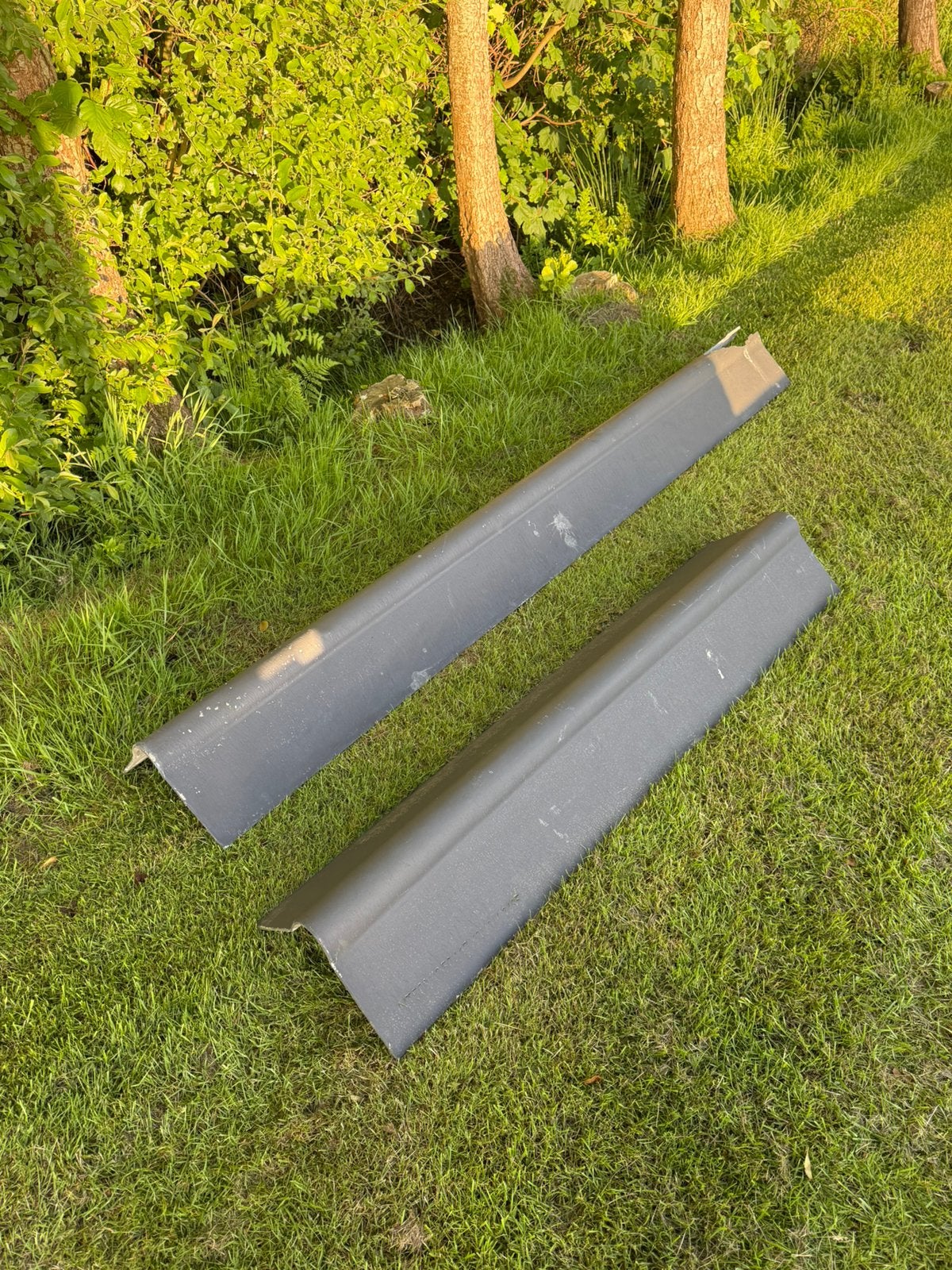 2 Vezelcementen nokstukken, Doe-het-zelf en Verbouw, Ophalen, Pvc, Overige typen, Zo goed als nieuw