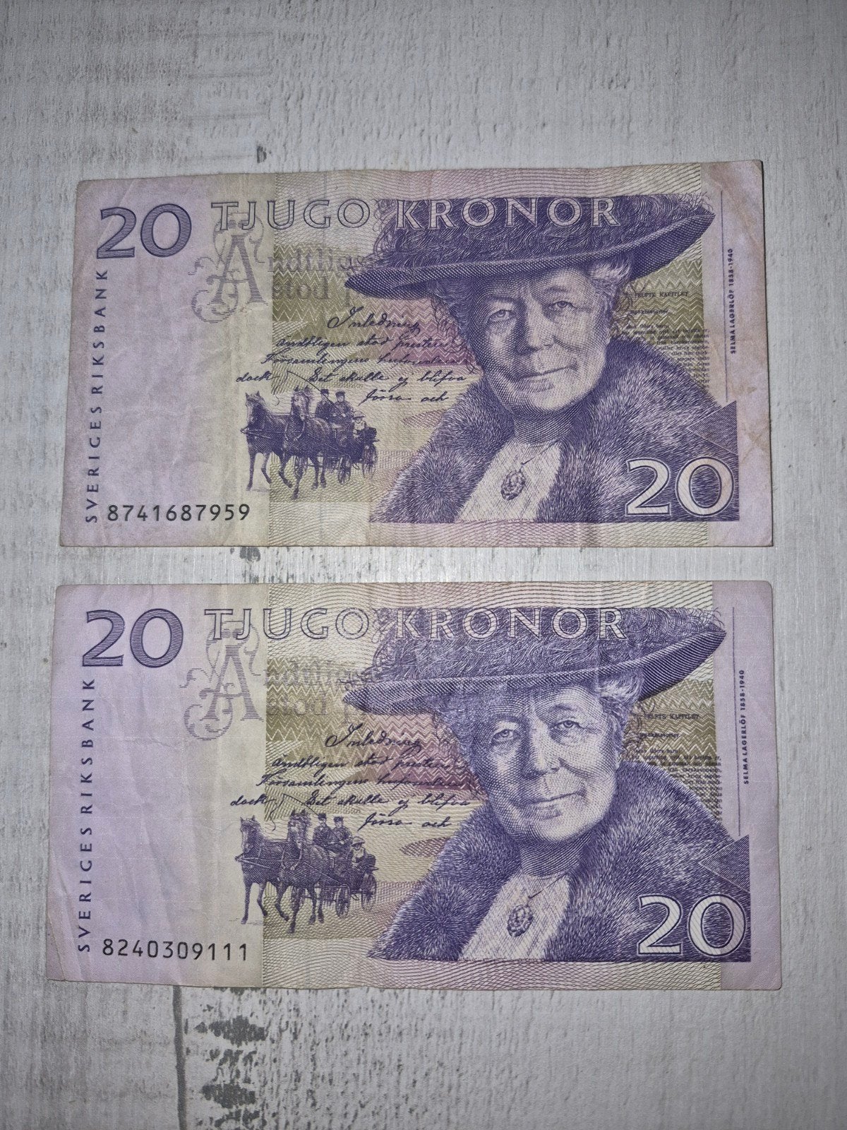 2x Zweedse 20 Kronen biljetten - Selma Lagerlöf, Postzegels en Munten, Bankbiljetten | Europa | Niet-Eurobiljetten, Ophalen of Verzenden