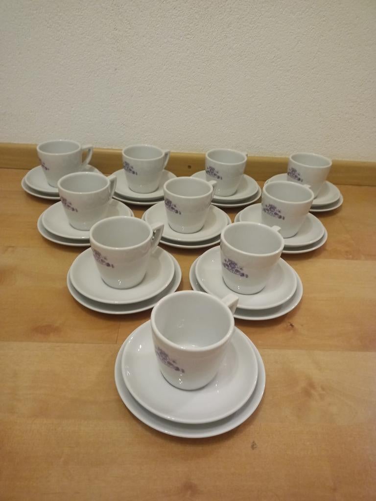 10 gebak bordjes met kop en schotel van petrus ragout, Ophalen of Verzenden