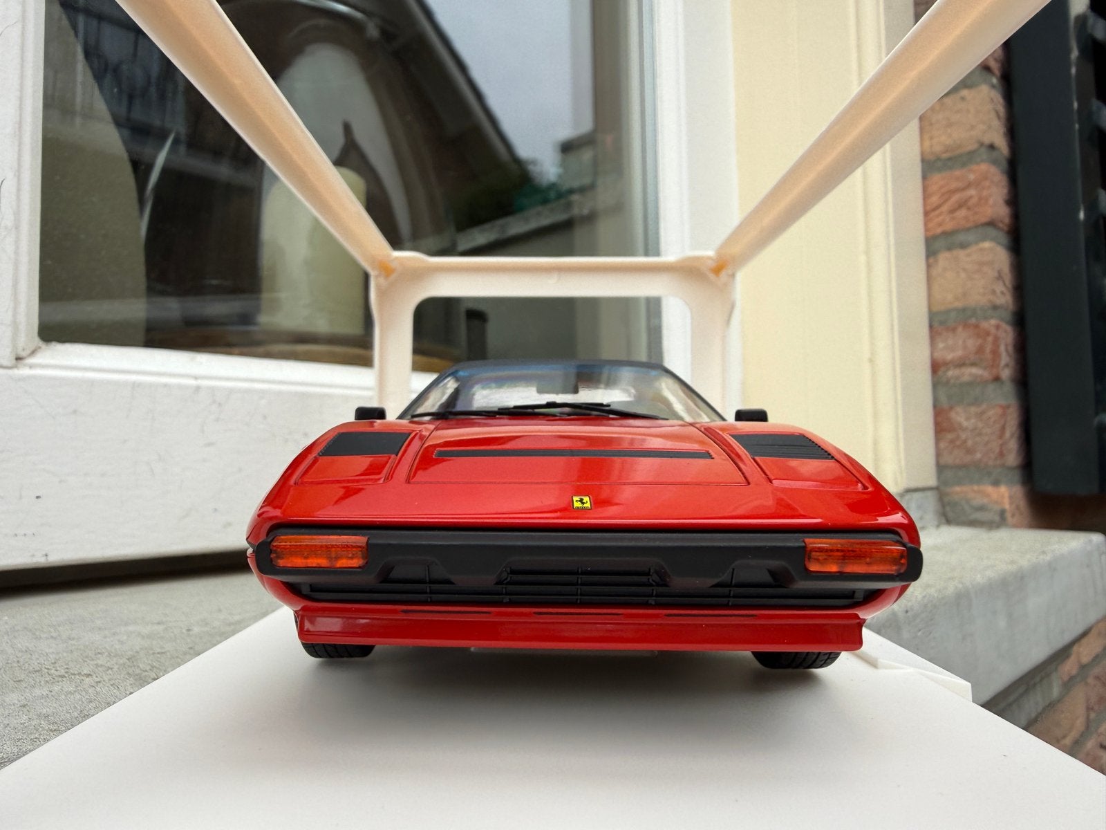 1:18 Ferrari 308 GTS Targa rood Magnum PI 1982 Norev 187930, Hobby en Vrije tijd, Auto, Norev, 70-72 Av. de Bohlen, Vaulx-en-Velin, 69120, France