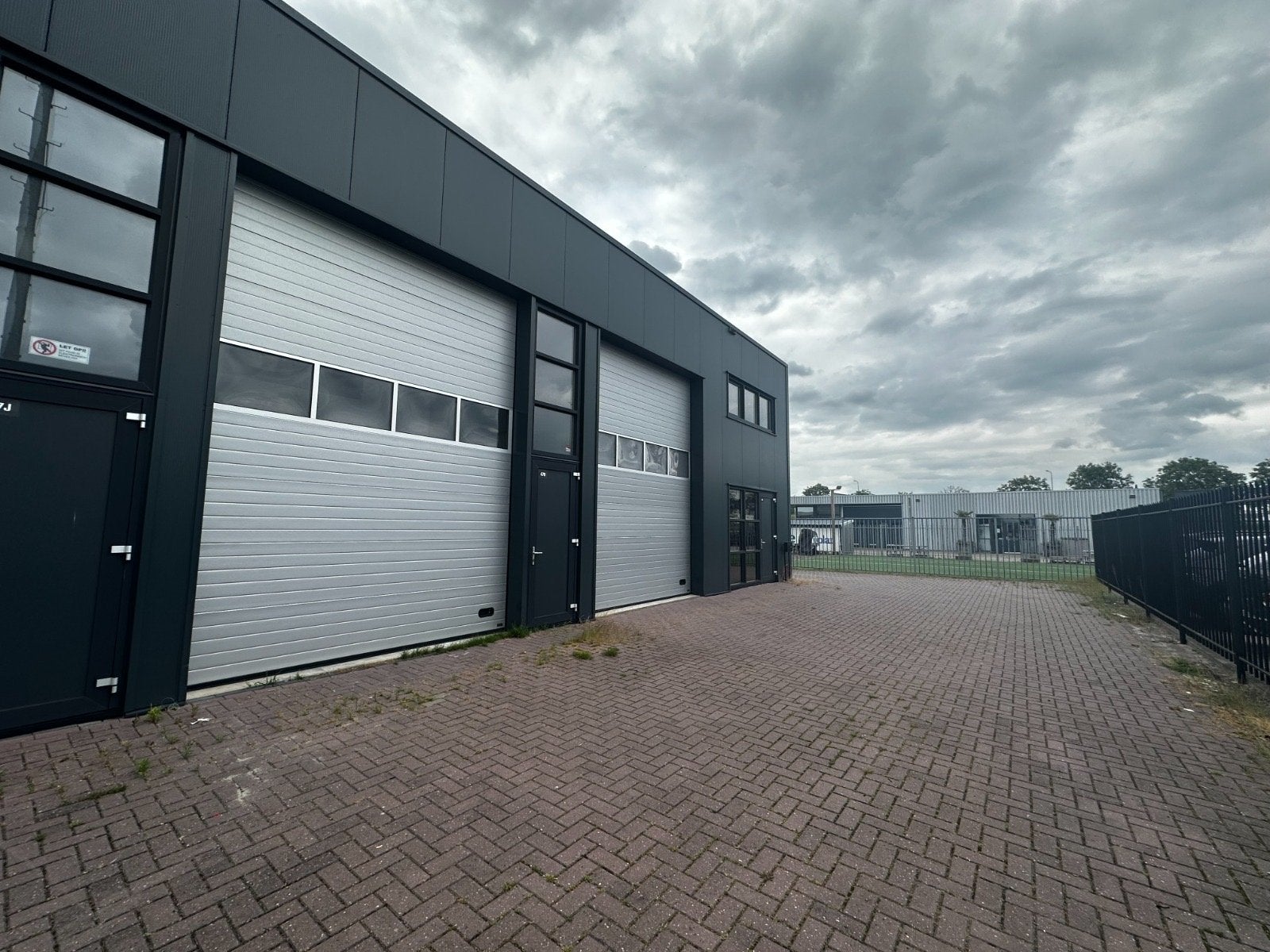 Te huur: Bedrijfsunit 75 m² – €650 p/m – Leeuwarden, 75 m², Huur, Bedrijfsruimte
