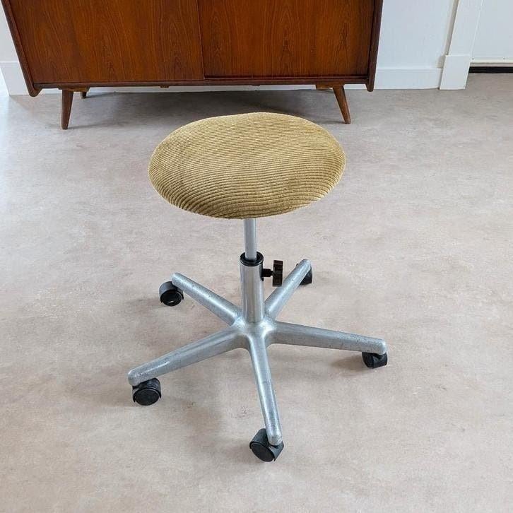 Vintage industriële Ahrend kruk Draaibaar en verrijdbaar, Ophalen, In hoogte verstelbaar, Gebruikt, IJzer