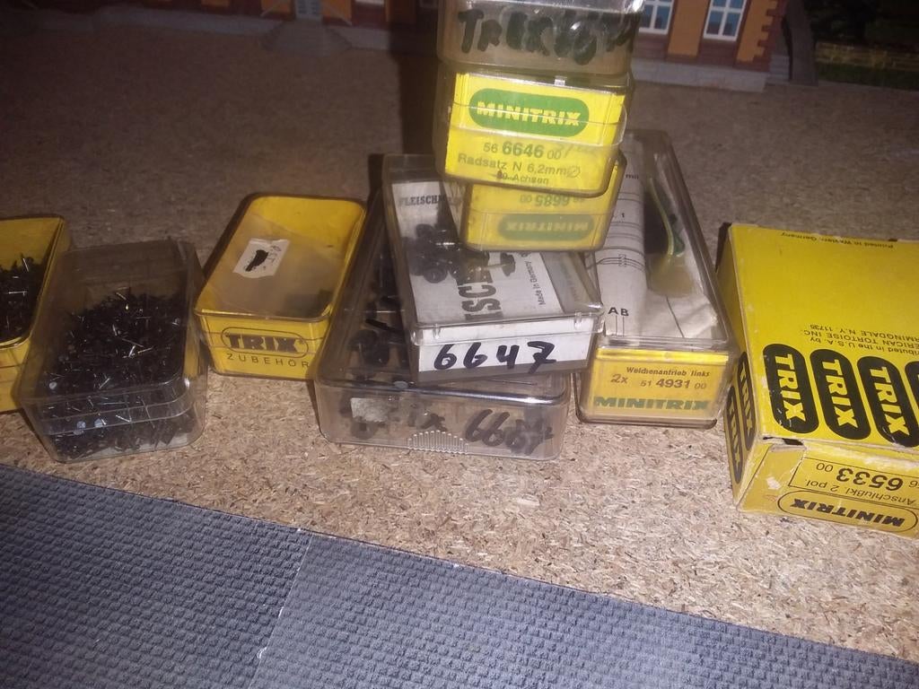 Minitrix voorraad
66537 1x doosjes railspijkers 5 euro per d, Gelijkstroom, Trix, Nieuw, Rails