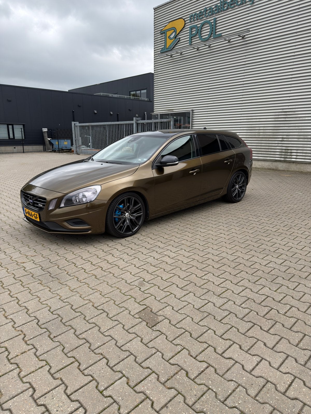 Volvo V60 T6 367pk Geartronic AWD 2011, Automaat, 1800 kg, 2953 cc, Zwart