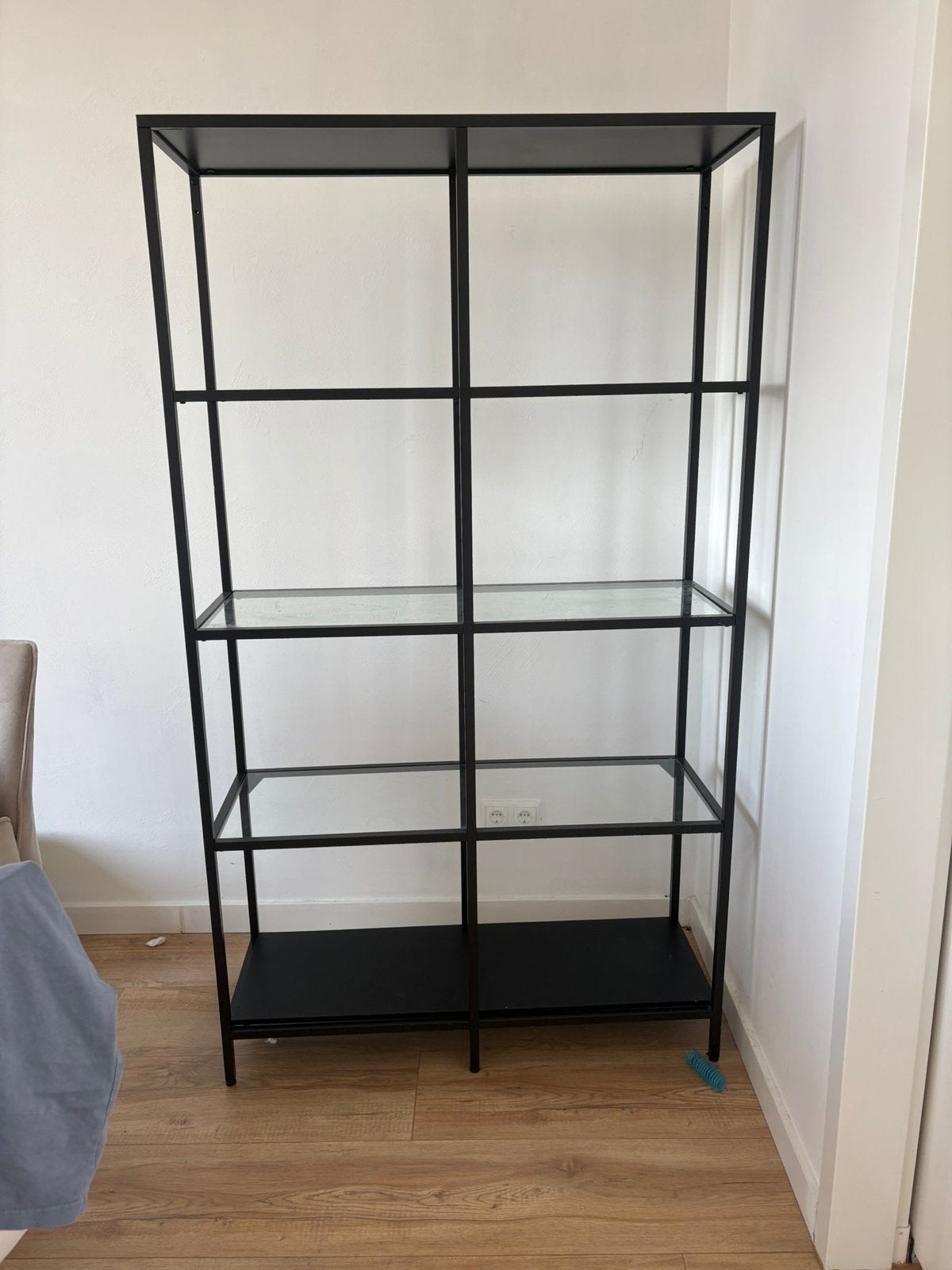 Mooie stalen kast met glazen planken, Huis en Inrichting, Kasten | Vitrinekasten, Ophalen, Met plank(en), Gebruikt, 50 tot 100 cm