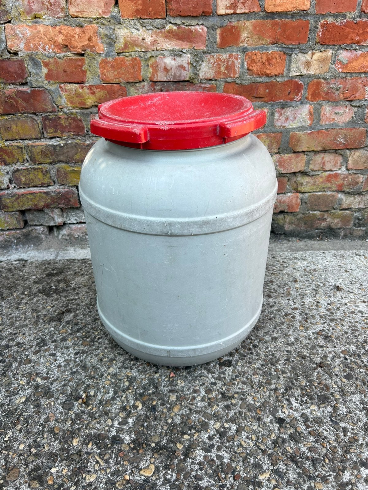 Voerton met schroefdeksel. 26 liter., Dieren en Toebehoren, Dierenvoeding, Ophalen, Vee