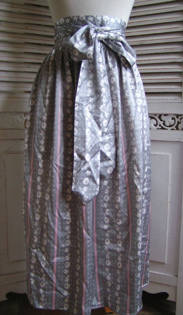 extra lang tiroler dirndl schort maat XL nr EE 542, Carnaval, Verzenden, Maat 46/48 (XL) of groter, Zo goed als nieuw