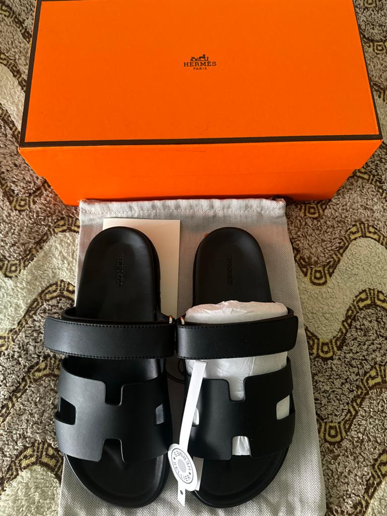 Hermès Chypre Sandalen Unisex Zwart - Nieuw in Doos, Kleding | Dames, Schoenen, Ophalen of Verzenden, Nieuw, Zwart, Slippers