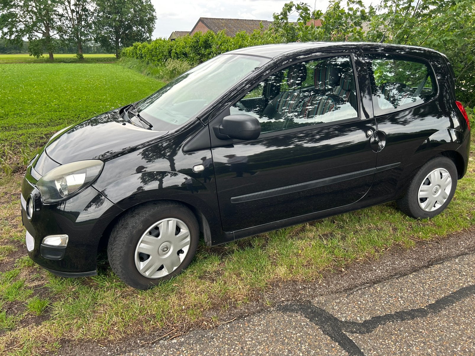 Nieuwe apk juni 27 - Renault Twingo 1.2 16V 2013 Zwart airco, Auto's, Renault, Voorwielaandrijving, 839 kg, 74 pk, 4 cilinders