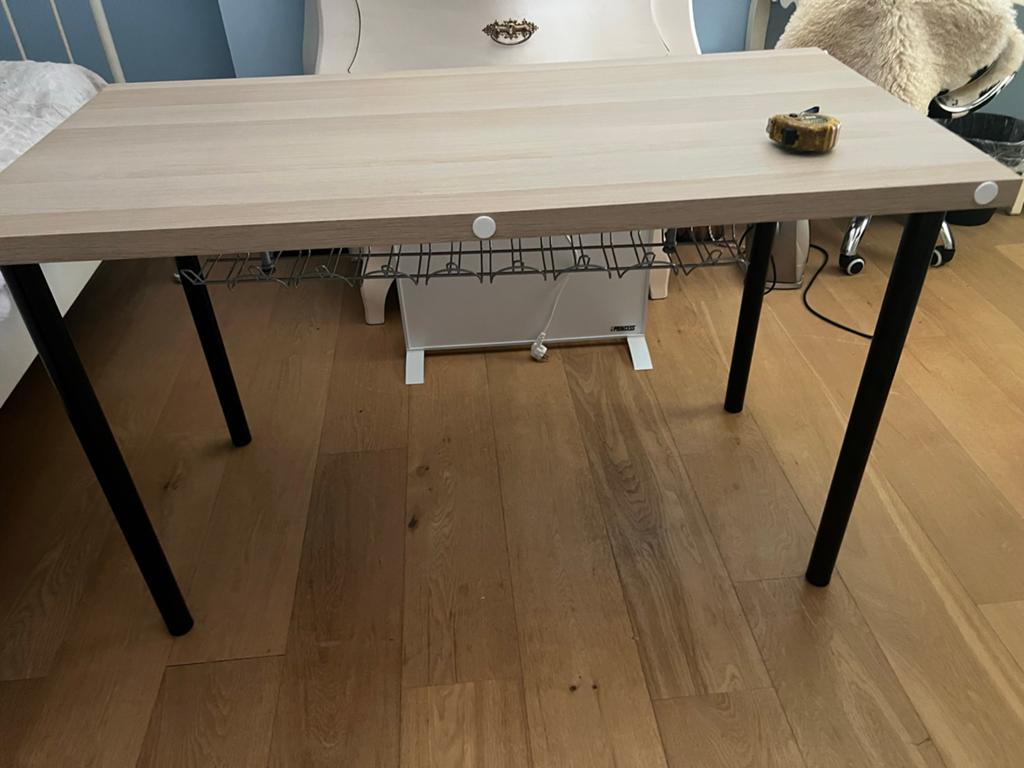 Ikea Lagkapten bureau met zwart metalen poten, Ophalen, Opbergruimte, Gebruikt, Hout