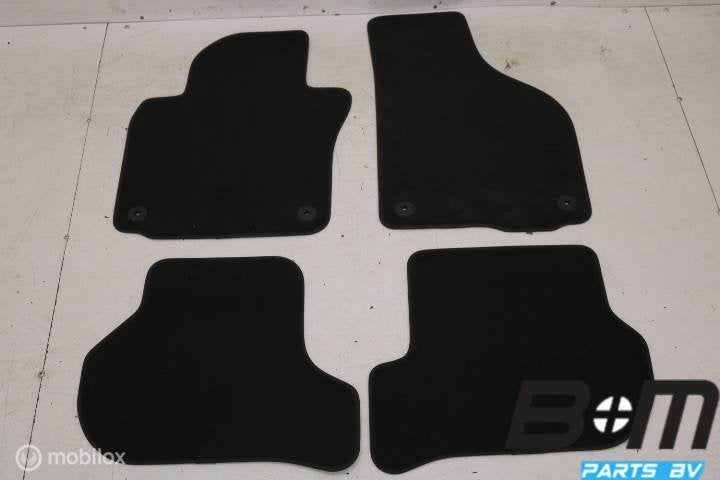 Set nieuwe vloermatten VW Jetta 6, Gebruikt