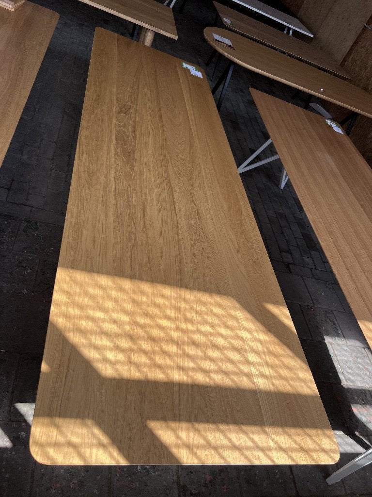 Studio Henk Eettafel Eiken 300 x 90 Slim x Wit | €2919, nu, Huis en Inrichting, Tafels | Eettafels, Studio Henk, Studio Henk, Studio Henk