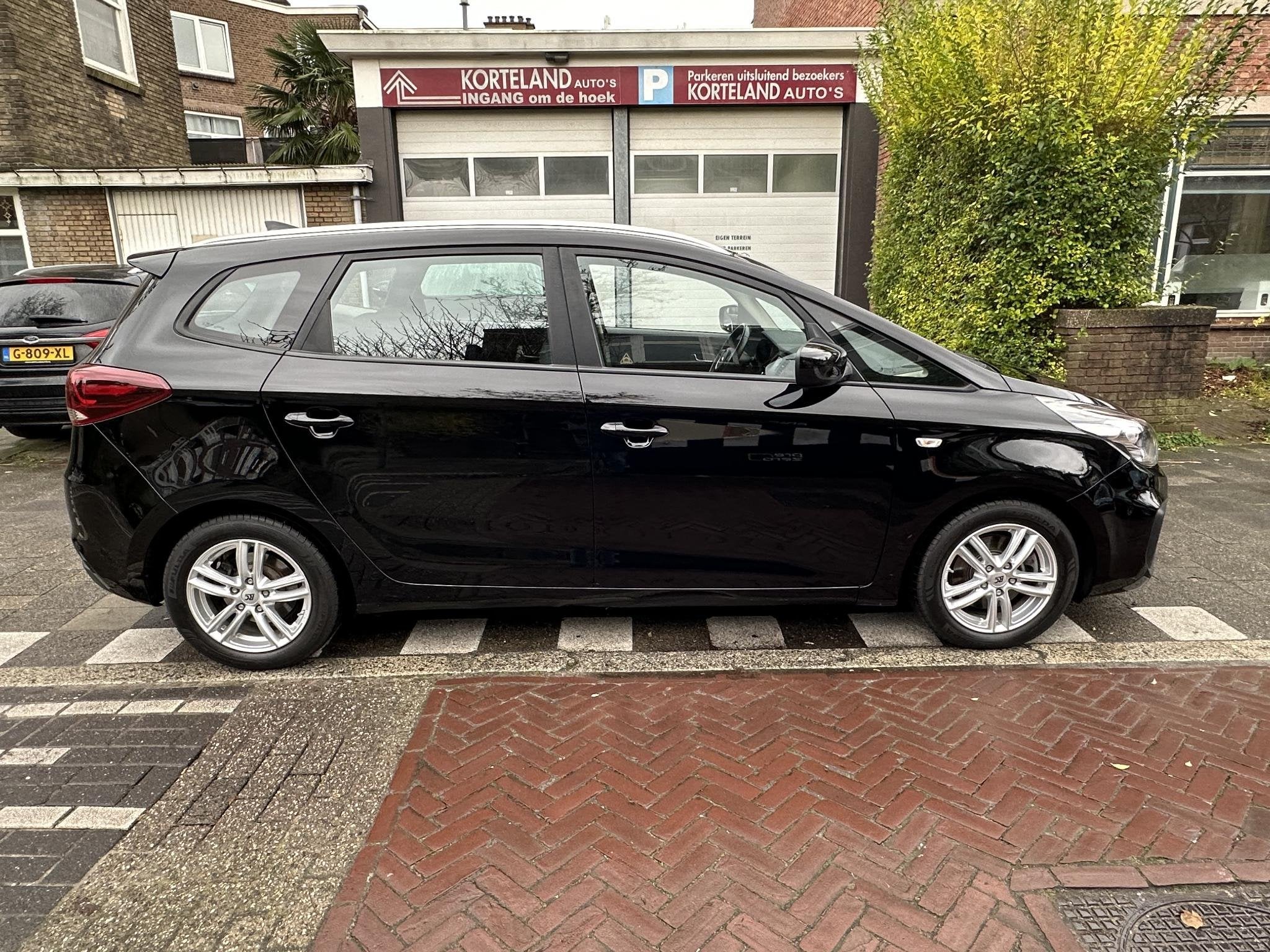 Kia Carens 2.0 GDi DynamicLine l Automaat l 7-persoons l Nav, Auto's, Gebruikt, 4 cilinders, Met garantie (alle), 7 stoelen