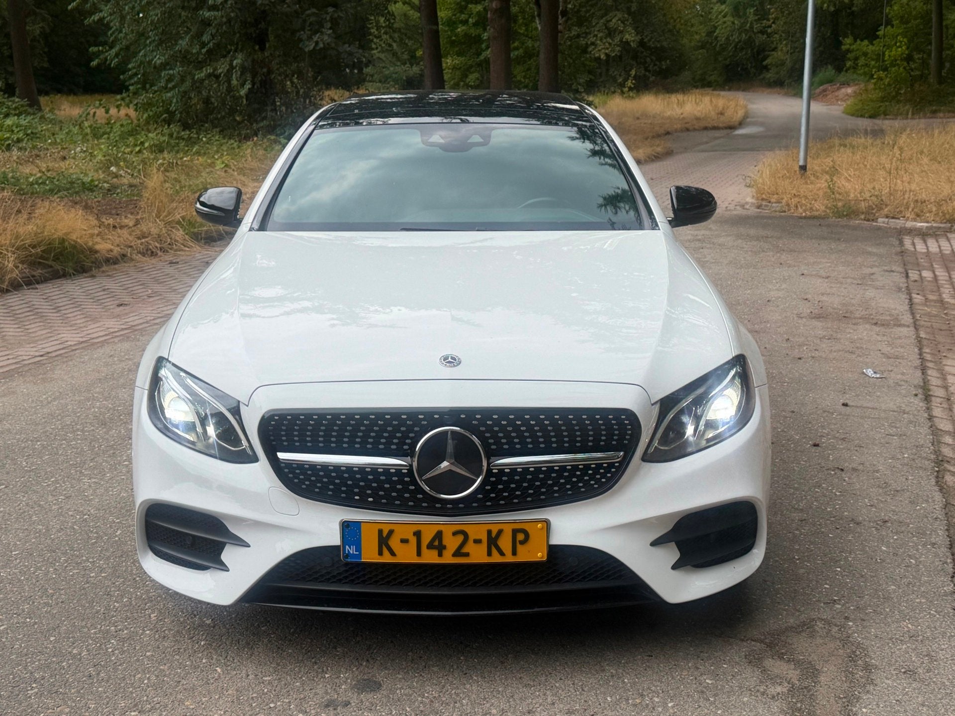 Mercedes-Benz E-klasse 220 d 4Matic AMG TV PANO WIT VOLL 201, Auto's, Gebruikt, Wit, Leder, Diesel